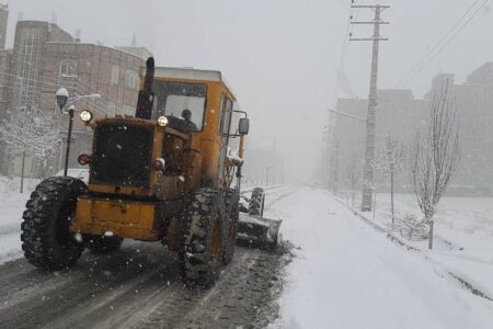 ارتقای سرعت و کیفیت در عملیات برف روبی و یخ زدایی معابر شهرهمدان با آسیب شناسی کارشناسی