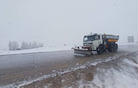 ۱۲ هزار کیلومتر-باند برفروبی و نمکپاشی/ ادامه بارش برف در استان همدان