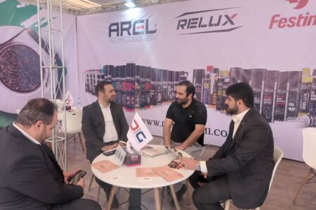 مذاکره نهایی راه اندازی یکی از بزرگترین تولیدی های اسپری شیمیایی کشور در حاشیه نمایشگاه ایران اکسپو