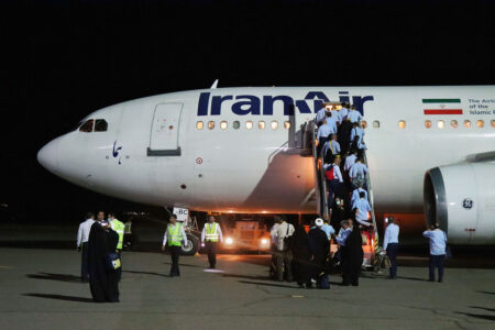 اولین پرواز زائران سرزمین وحی از فرودگاه همدان انجام شد