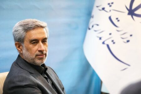 فعالان اقتصادی در بانک‌های استان سرمایه‌گذاری کنند