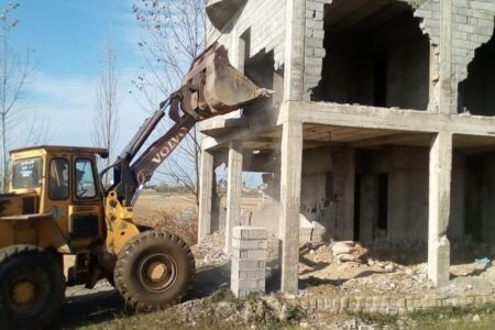 ۱۸ ساخت و ساز غیرمجاز در اراضی کشاورزی شهرستان همدان تخریب شد