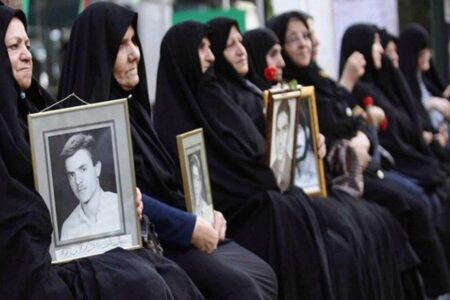 تجلیل از مقام والای مادران و همسران شهدا در همدان