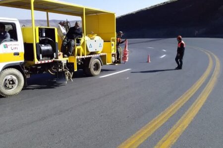 اجرای ۱۳۵ کیلومتر خط‌کشی در راه‌های تویسرکان برای ارتقاء ایمنی و افزایش دید رانندگان