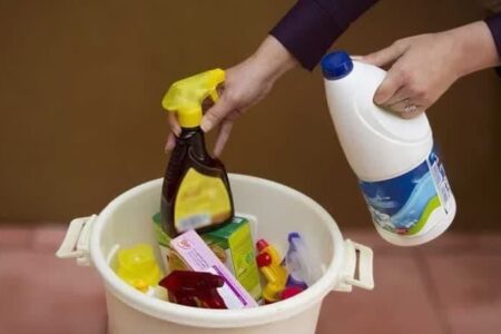 تأثیر مخرب ترکیب مواد شوینده در حین خانه‌تکانی برای سلامت بدن