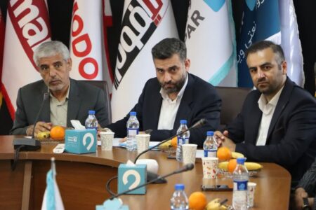 نشست هم اندیشی معاون قضایی دادستان کل کشور با صنعتگران مستقر در شهرک های صنعتی همدان