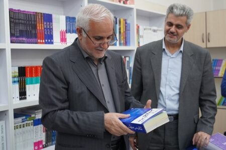 تأکید رییس دانشگاه علوم پزشکی همدان بر توسعه منابع علمی و خدمات کتابخانه‌ای