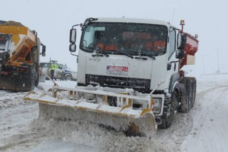 اجرای ۱۲۰۰ کیلومتر باند برفروبی در محورهای کوهستانی استان همدان