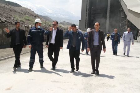بازدید میدانی مدیرکل تعاون همدان از کارخانه سیمان نهاوند